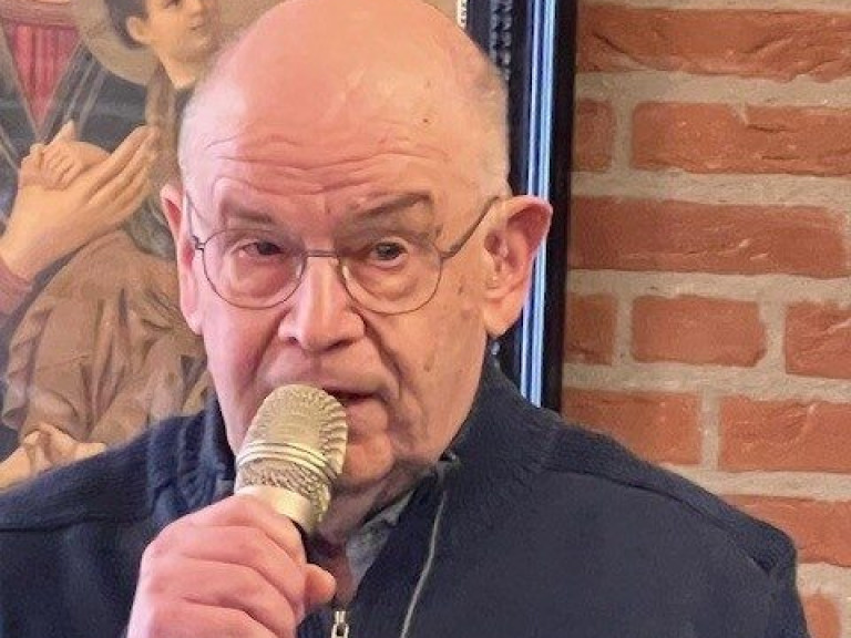 Ad van Wezel 45 priester 6